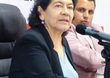 Gloria Brito llama a los jóvenes a organizarse, estudiar y luchar por una educación de calidad