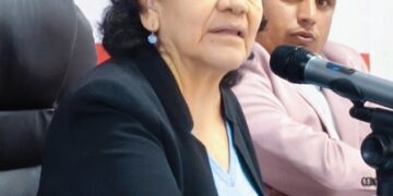 Gloria Brito llama a los jóvenes a organizarse, estudiar y luchar por una educación de calidad
