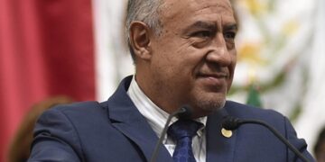 Restringen uso de celulares en escuelas