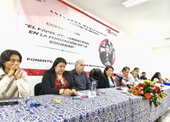 Ante la crisis del capitalismo, Gloria Brito llama al magisterio antorchista a formar pensamiento crítico en las nuevas generaciones