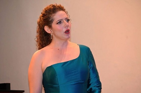 Carmen Carvajal Bonanni, joven soprano poblana que busca llevar la ópera mexicana al mundo