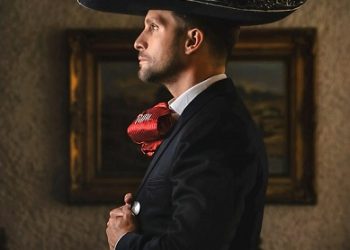 Paco de María celebra el mes de la Patria o con una inesperada versión no me queda más a ritmo del mariachi