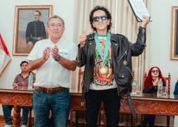 Alex Lora recibe reconocimiento como Huésped Ilustre de la Ciudad de Huánuco