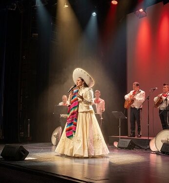 Miriam Solís conquista al público en ESPAÑA !!! con El Lirismo del Mariachi en el Festival Lírico de Ópera de Benicàssim