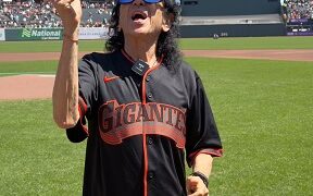 Alex Lora tirará la primera bola en el Oracle Park de San Francisco, EU