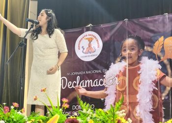 Más de cien voces hacen vibrar la CDMX con la poesía revolucionaria de Centroamérica y El Caribe