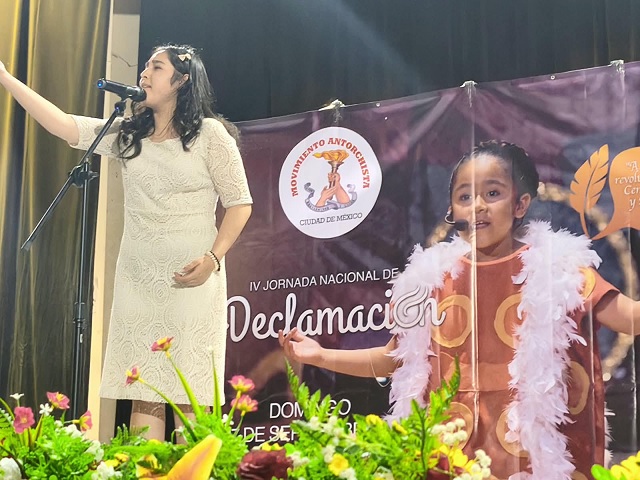 Más de cien voces hacen vibrar la CDMX con la poesía revolucionaria de Centroamérica y El Caribe