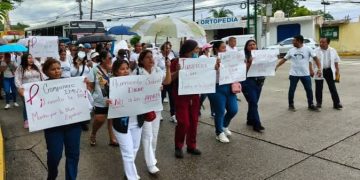 Tras protestas de los trabajadores del IMSS brotan abusos de jefes en oficinas y hospitales