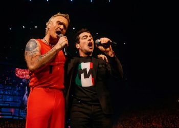 Robbie Williams y Omar Chaparro protagonizan una noche inolvidable en el Palacio de los Deportes