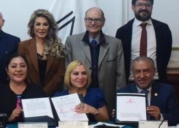 Suscriben convenio para impulsar profesionalización del servicio público.