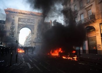 Se desata la violencia en Francia con varias protestas, saqueos a tiendas comerciales, miles de heridos y detenidos