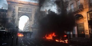 Se desata la violencia en Francia con varias protestas, saqueos a tiendas comerciales, miles de heridos y detenidos