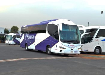 ¡Pasajeros de futura y Estrella Blanca quedan varados en carretera rumbo a El Mante!
